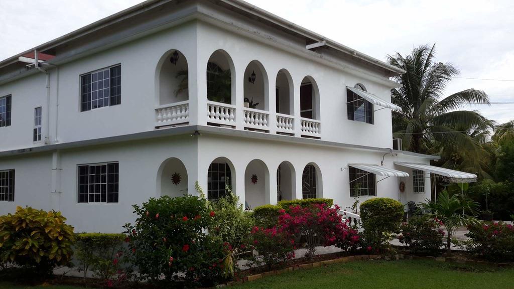Lorenton Hideaway Lucea Exterior photo