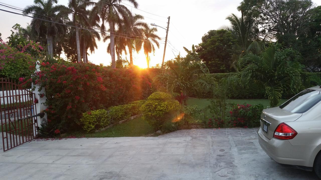 Lorenton Hideaway Lucea Exterior photo